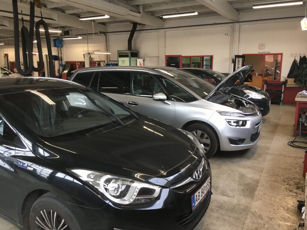 Aunetto - bilspecialist Herning Hos Aunetto i Herning, Din lokale mekaniker - kan du få et gratis ferietjek