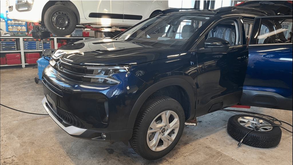 Citroen C5 Aircross hybrid til service hos Aunetto i Herning - lokalt autoværksted